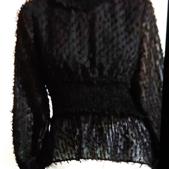 Beautiful blouse - Picture 5 of 7